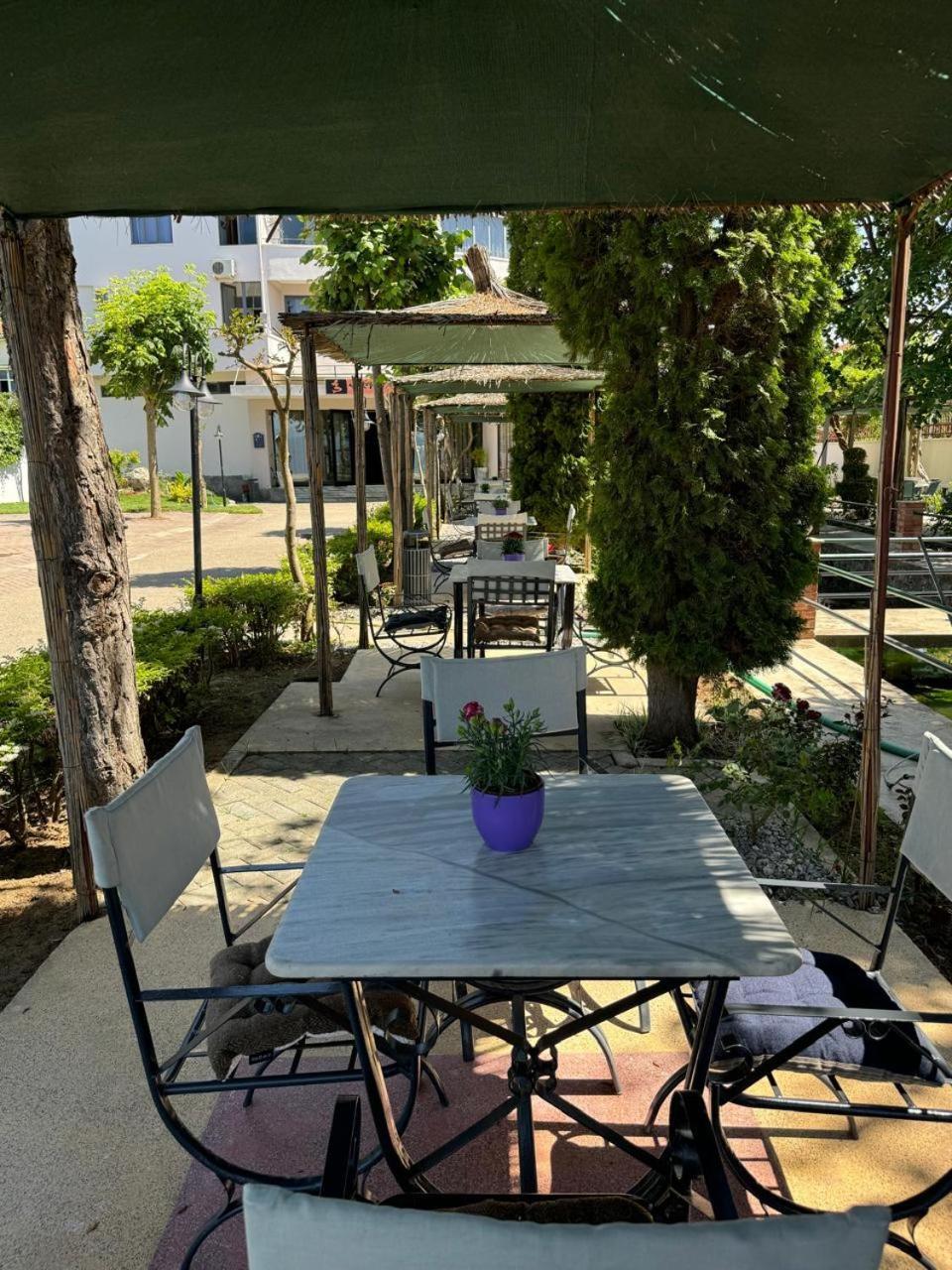 Sirena Hotel Tushemisht Exterior foto