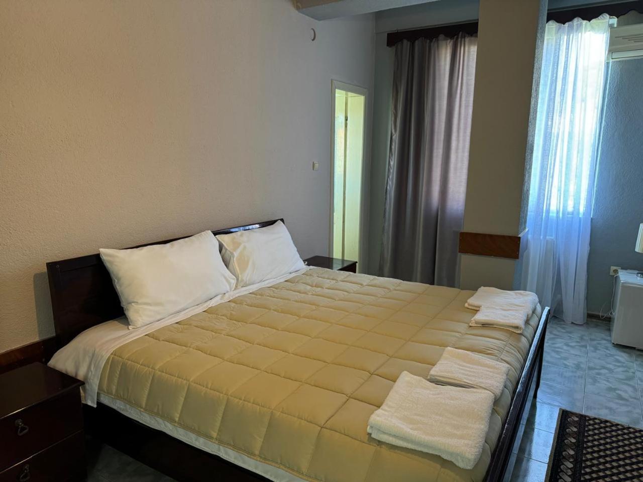 Sirena Hotel Tushemisht Exterior foto