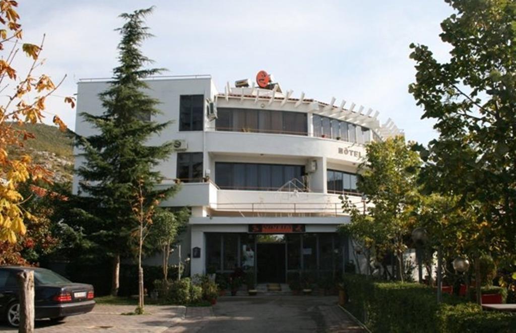 Sirena Hotel Tushemisht Exterior foto