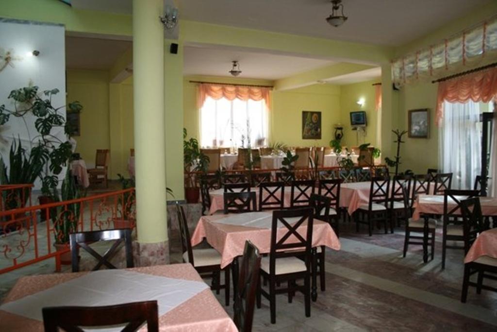 Sirena Hotel Tushemisht Exterior foto