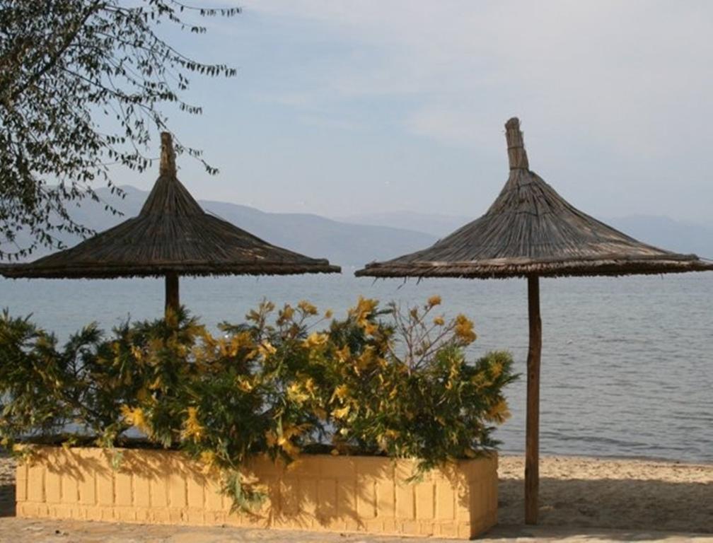 Sirena Hotel Tushemisht Exterior foto